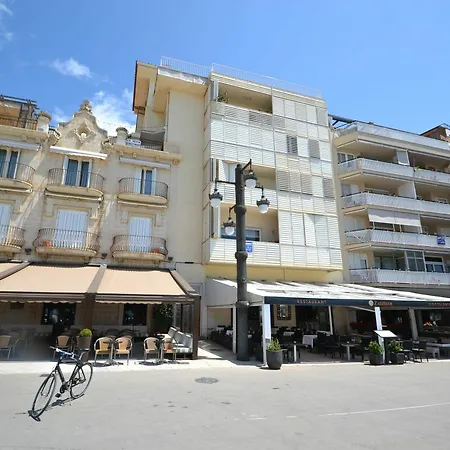 Apartment Sea Front