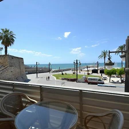 Sea Front Apartment *